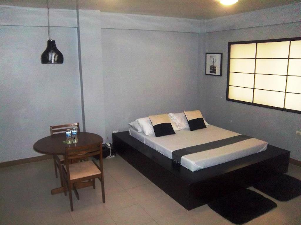 Hotel Cara Lipa City Стая снимка