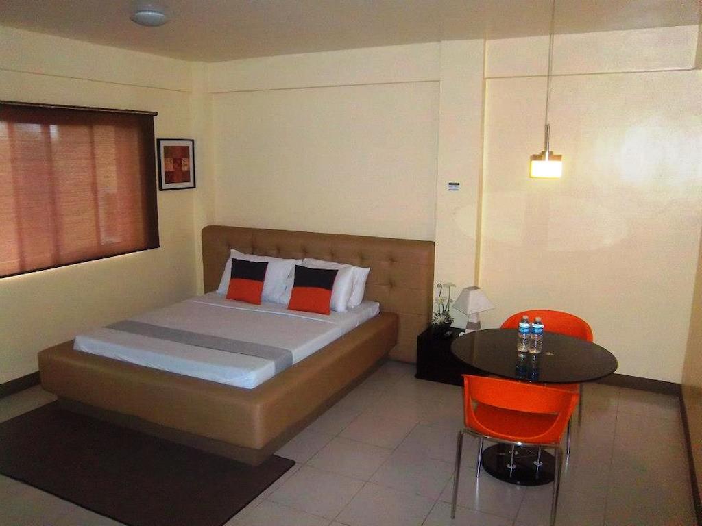 Hotel Cara Lipa City Стая снимка
