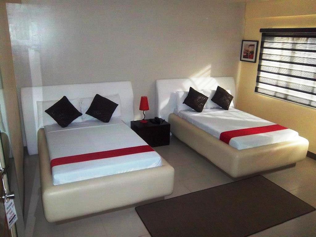 Hotel Cara Lipa City Стая снимка
