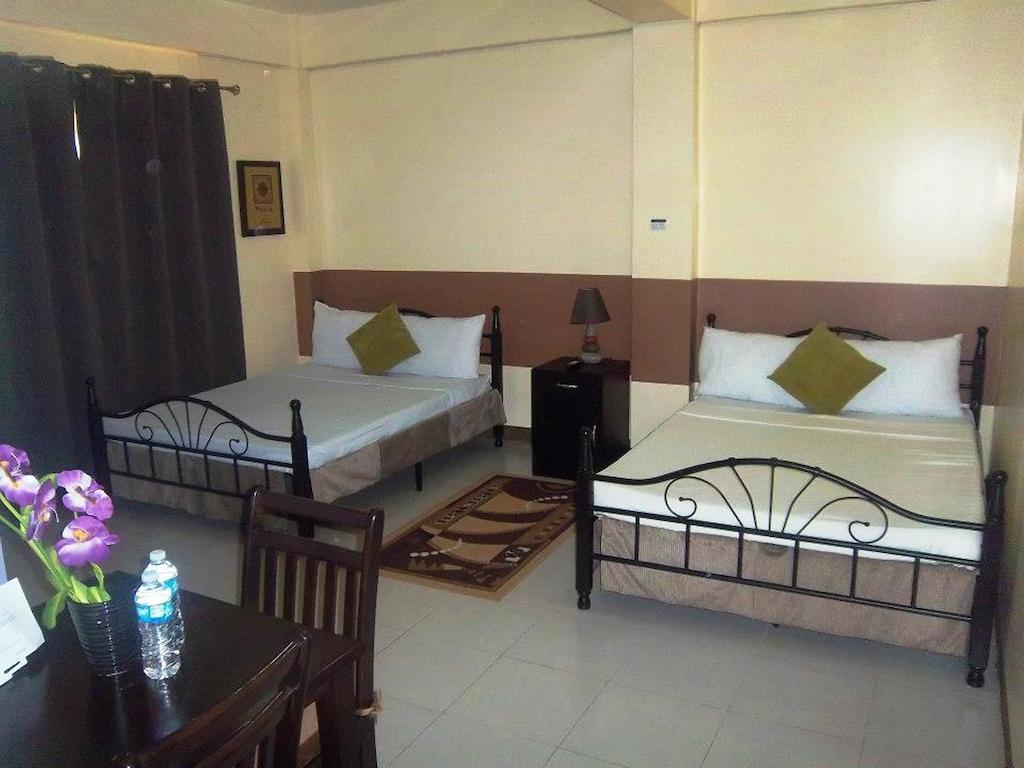 Hotel Cara Lipa City Стая снимка