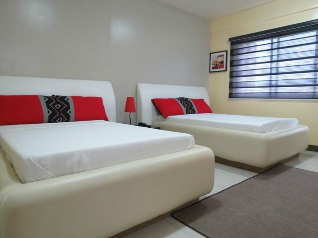 Hotel Cara Lipa City Стая снимка